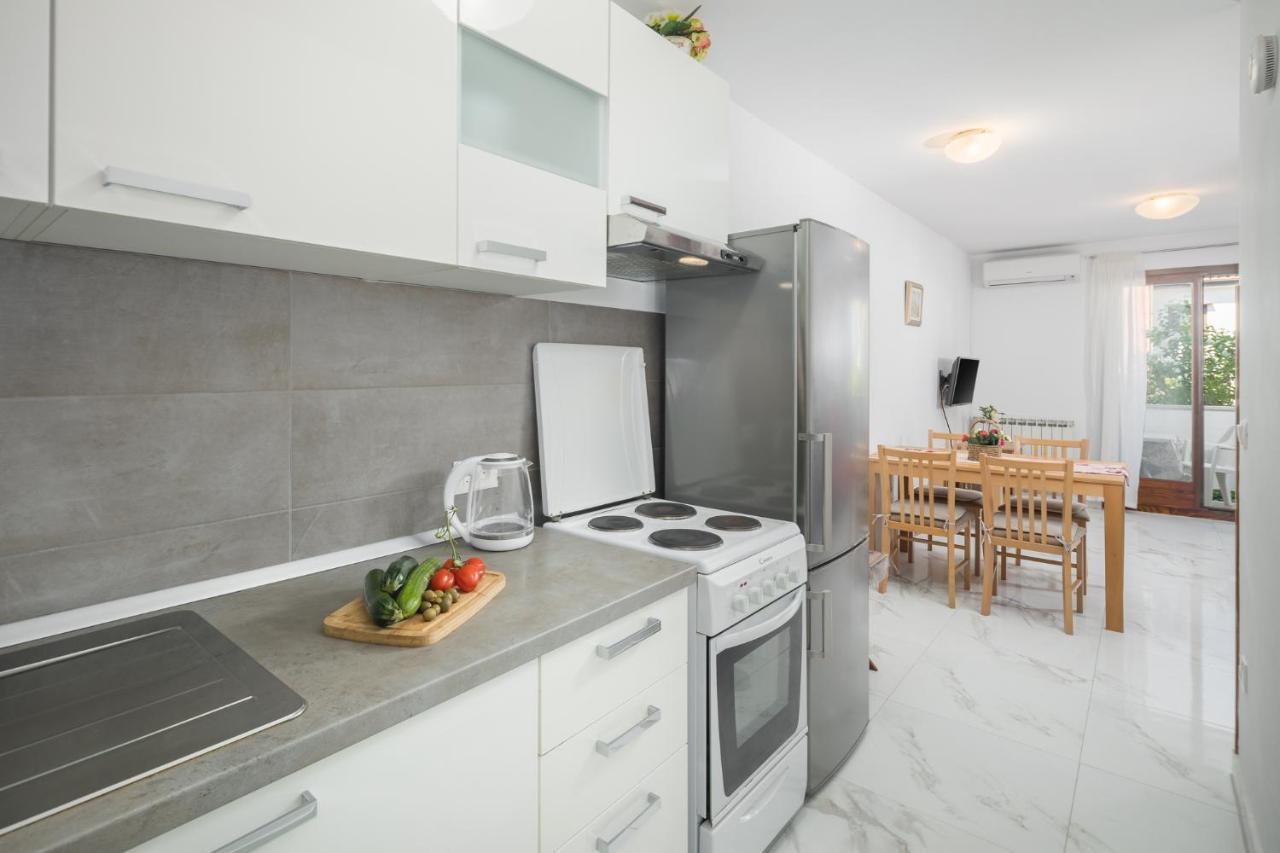 Elena Apartment Porec Exterior photo